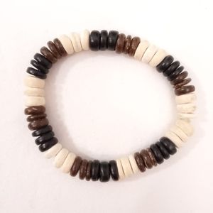 Wood beaded bracelet with 3 colors